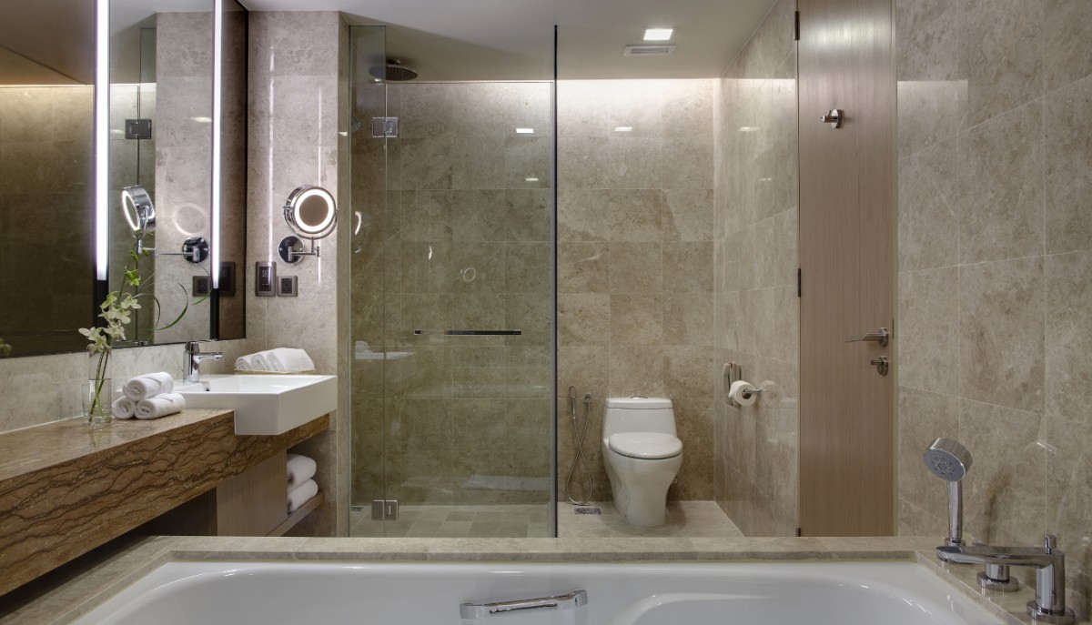 Hilton-Petaling-Jaya-Deluxe-Suite-Bathroom-e1432803313377